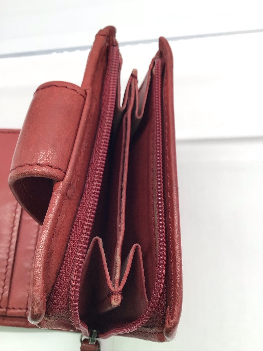 🌼3/$13🌼BUNDLE DAEL! Harbour 2nd Red Genuine Leather Billfold Wallet - Picture 4 of 6